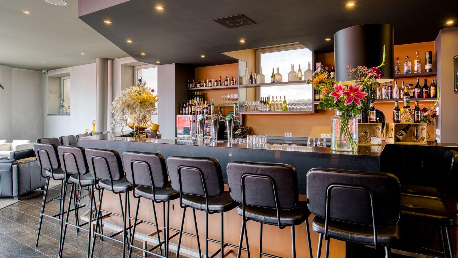 Bar Timeless